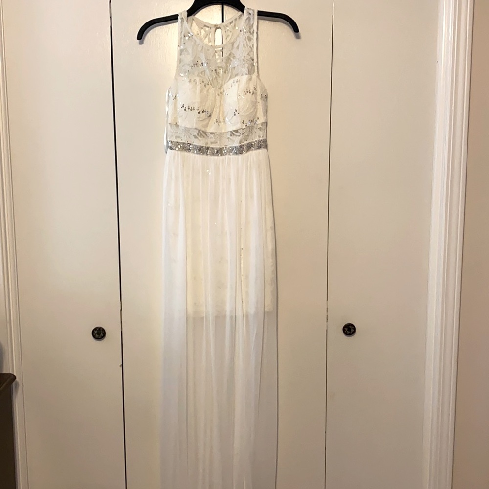 BCX White Elegant Prom Dress